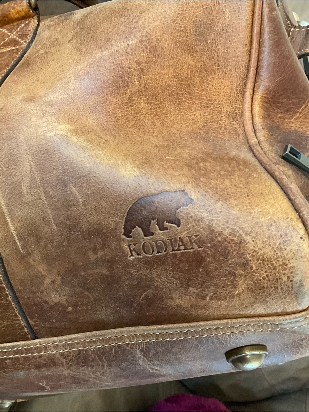 Kodiak Leather Large Weekender Duffle Bag - Picture 5 of 13